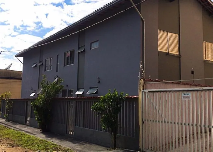 Apartamento até 10 pessoas, 4 quadras Praia Grande Ubatuba-SP