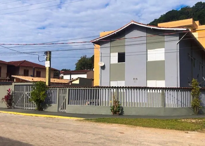 Apartamento até 10 pessoas, 4 quadras Praia Grande Ubatuba-SP